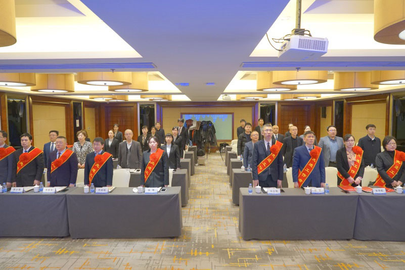 全體起立奏唱國(guó)歌