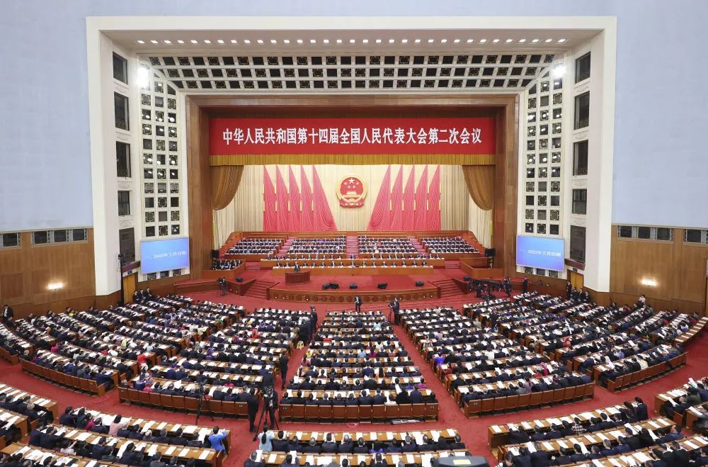 3月5日，李強總理向十四屆全國人大二次會議作政府工作報告